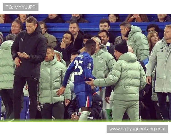 英超争冠形势突变豪门强强对话引爆焦点球员表现决定赛季走势